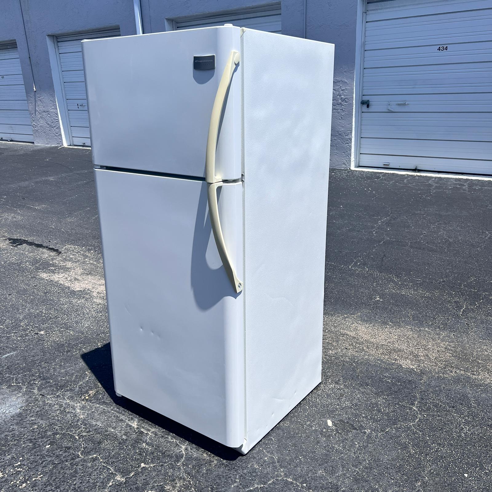 Frigidaire Top and Bottom Refrigerator with Ice maker Frigidaire Top and Bottom Refrigerator with Ice maker
